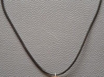 pendentif en bois d'olivier